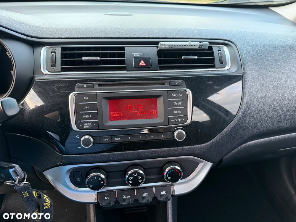 Kia Rio - 14