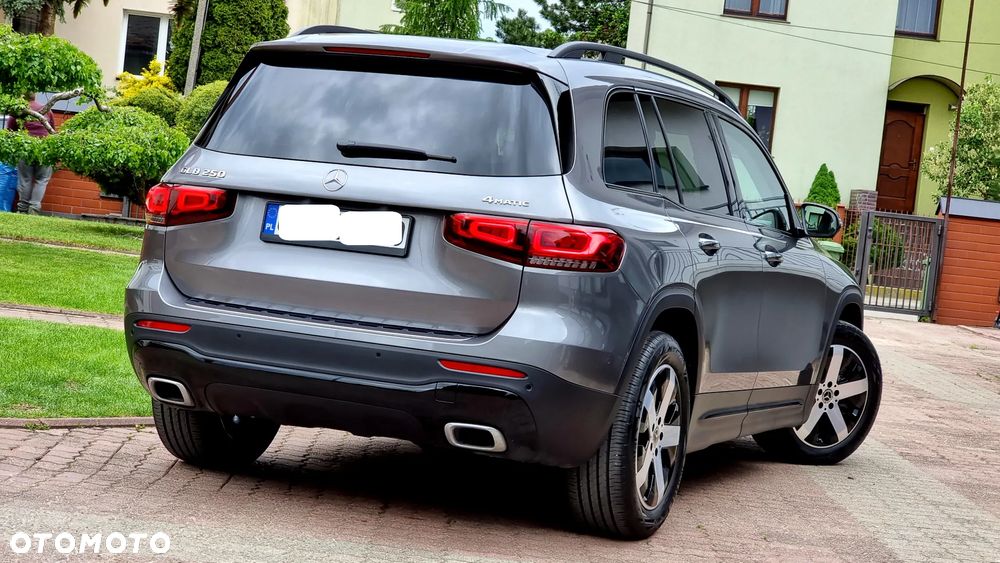 Mercedes-Benz GLB 250 4-Matic AMG Line 8G-DCT - 14