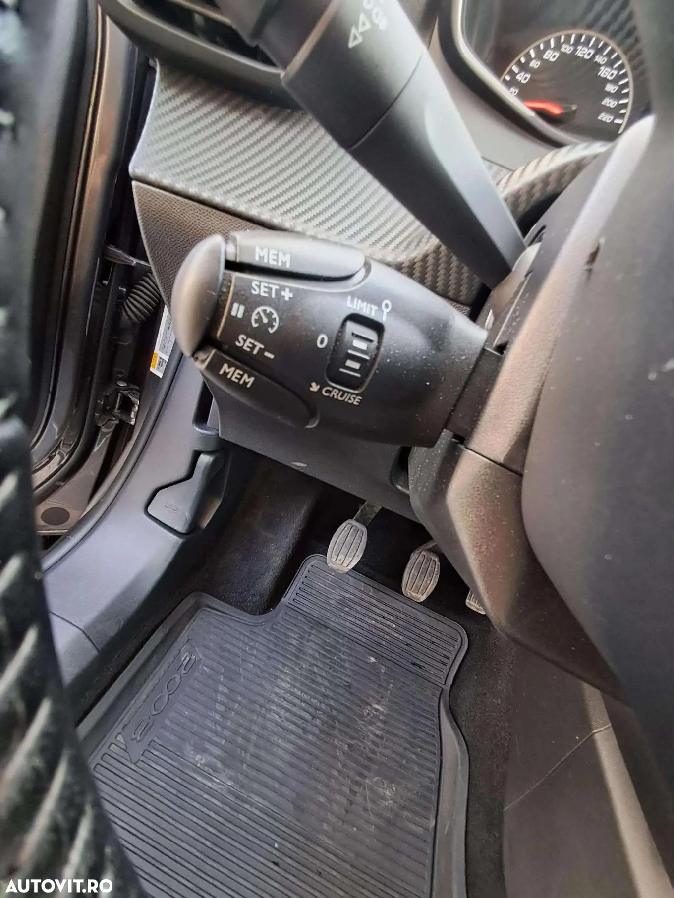 Peugeot 2008 1.2 L PureTech STT Active - 6