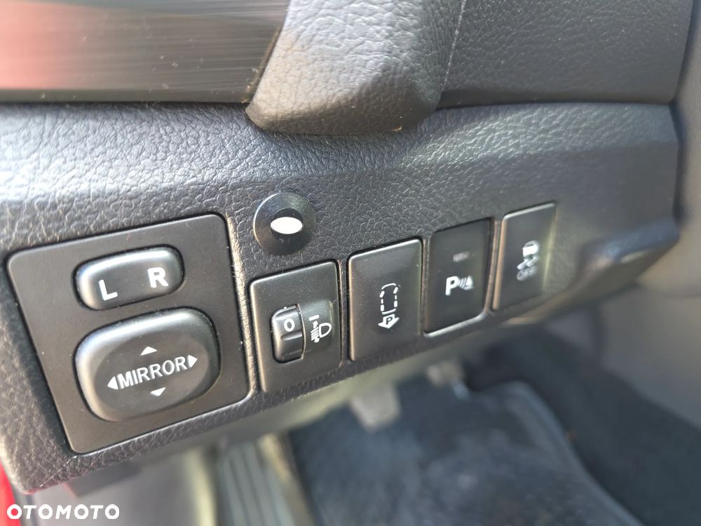 Toyota Auris 1.6 Premium + - 18