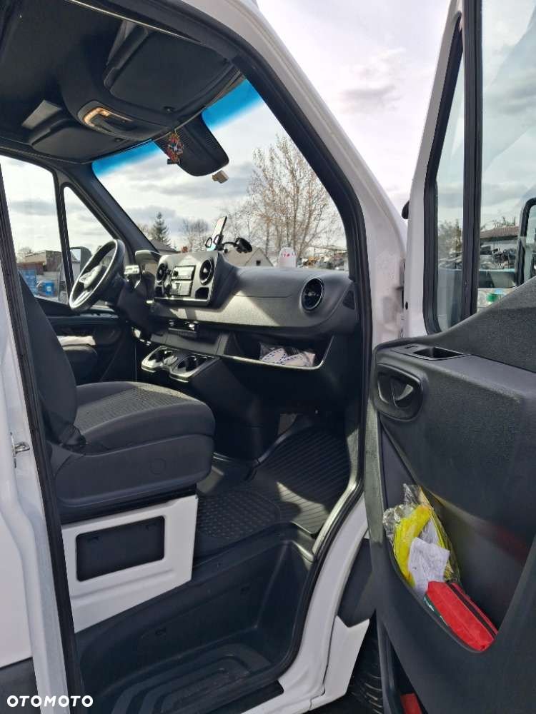 Mercedes-Benz Sprinter - 2
