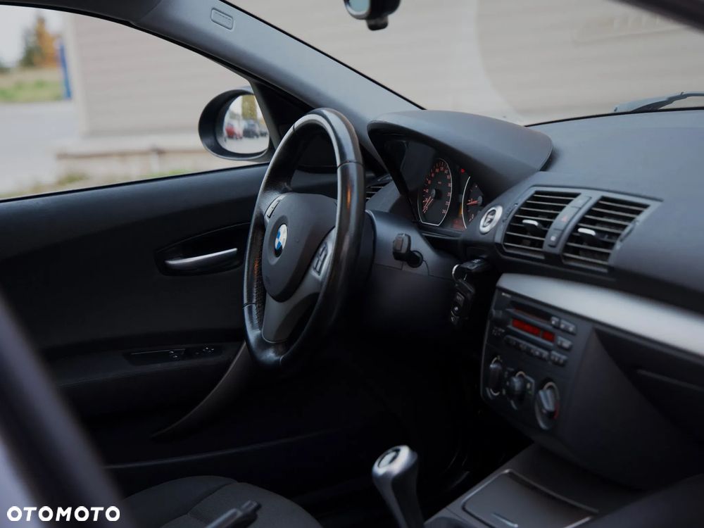 BMW Seria 1 116i - 25