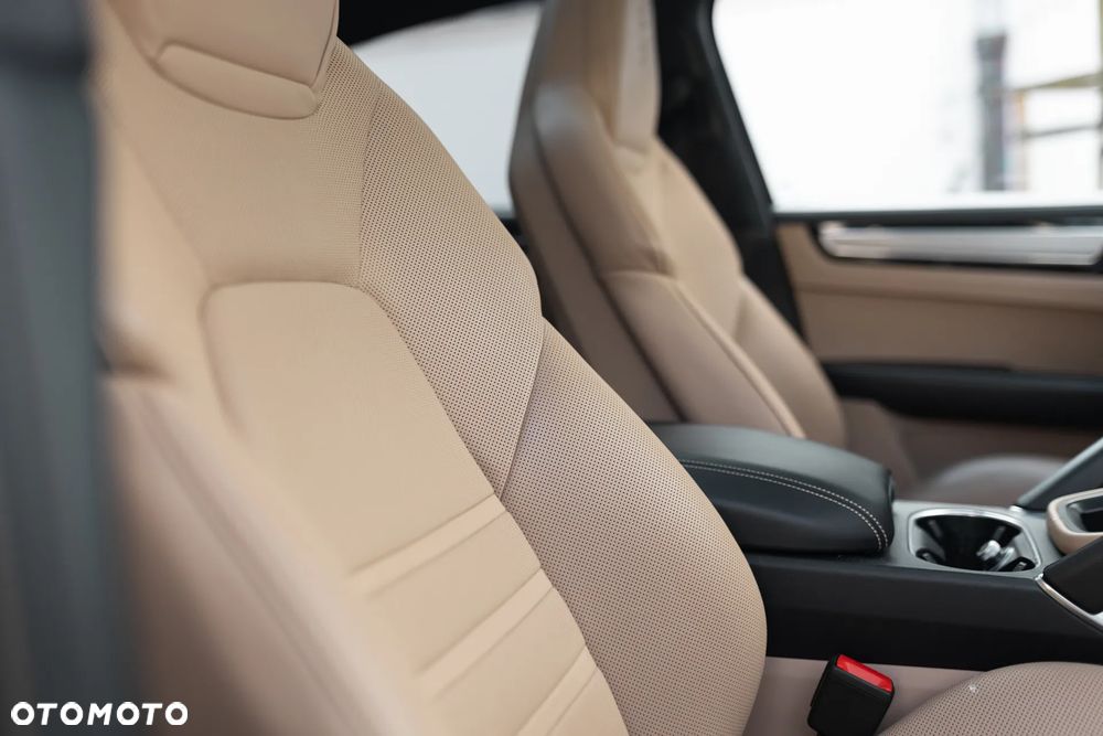 Porsche Cayenne - 20