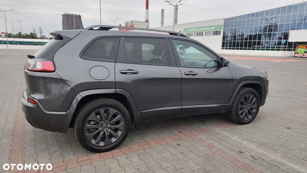 Jeep Cherokee - 4