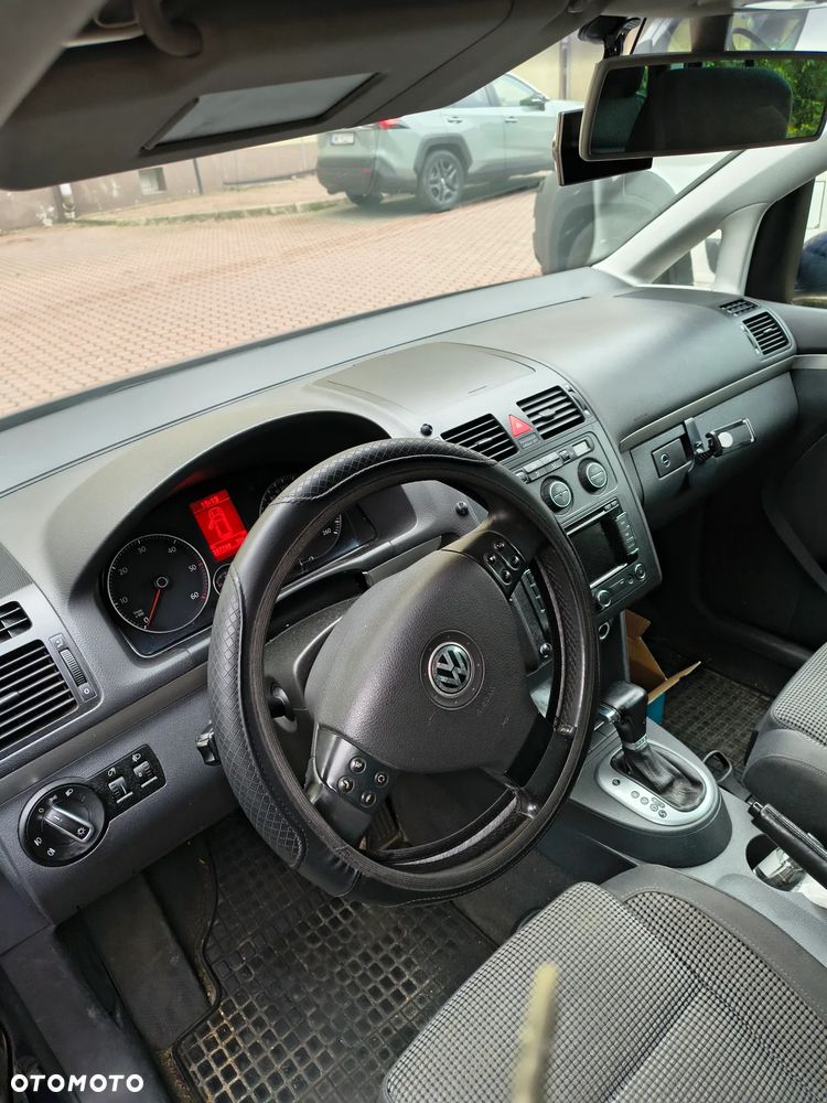 Volkswagen Touran - 5
