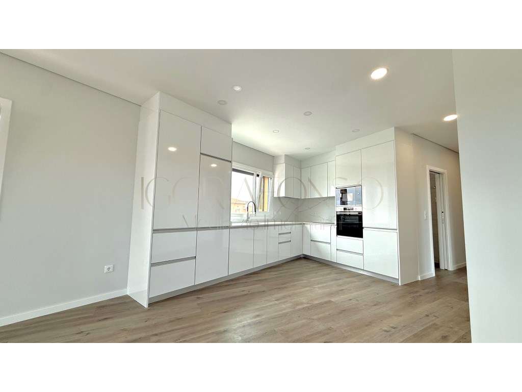 Excelente Apartamento T2 localizado na Zona Central de Azeitão - Grande imagem: 5/43