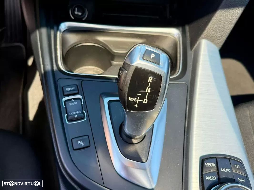BMW 320 d Touring xDrive Aut. Sport Line - 17
