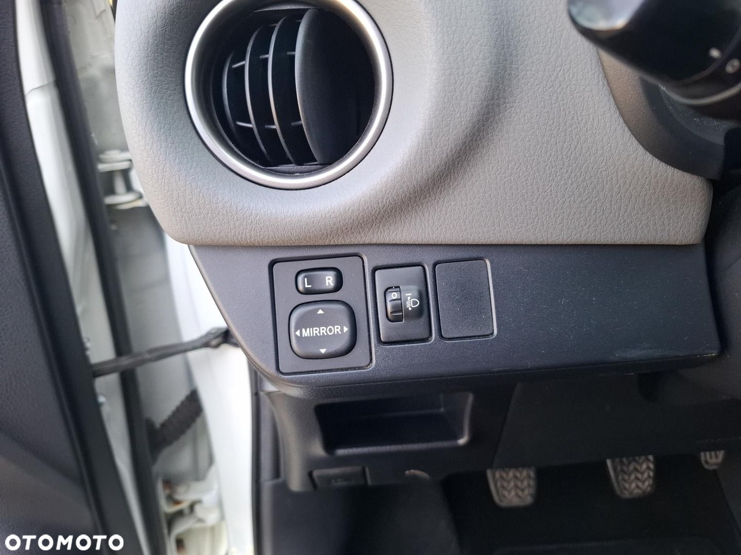 Toyota Yaris - 16