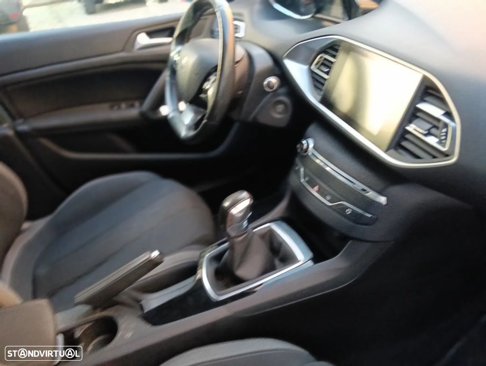 Peugeot 308 1.2 PureTech Style J17 - 18