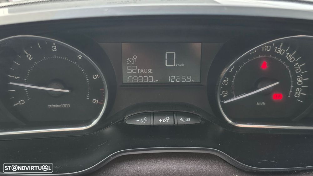 Peugeot 2008 1.4 HDi Active - 25