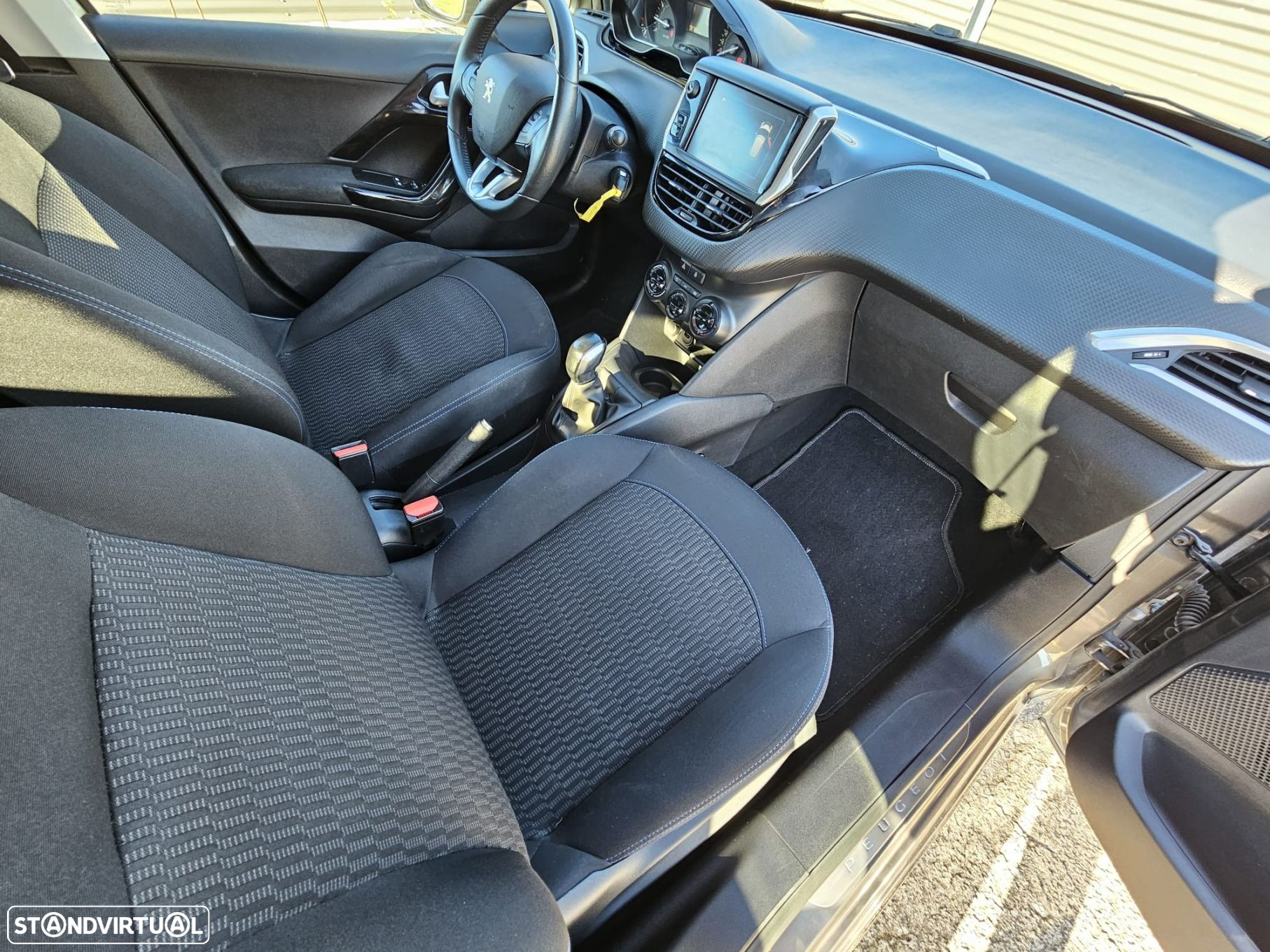 Peugeot 208 1.2 PureTech Signature - 26