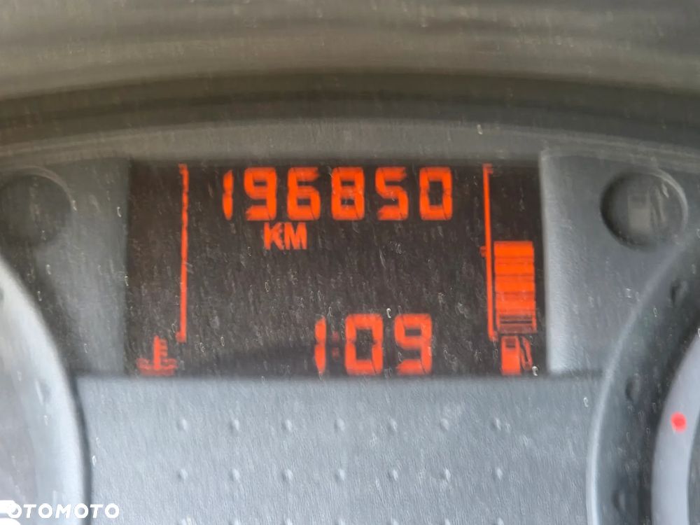 Renault Clio 1.4 16V Authentique - 4
