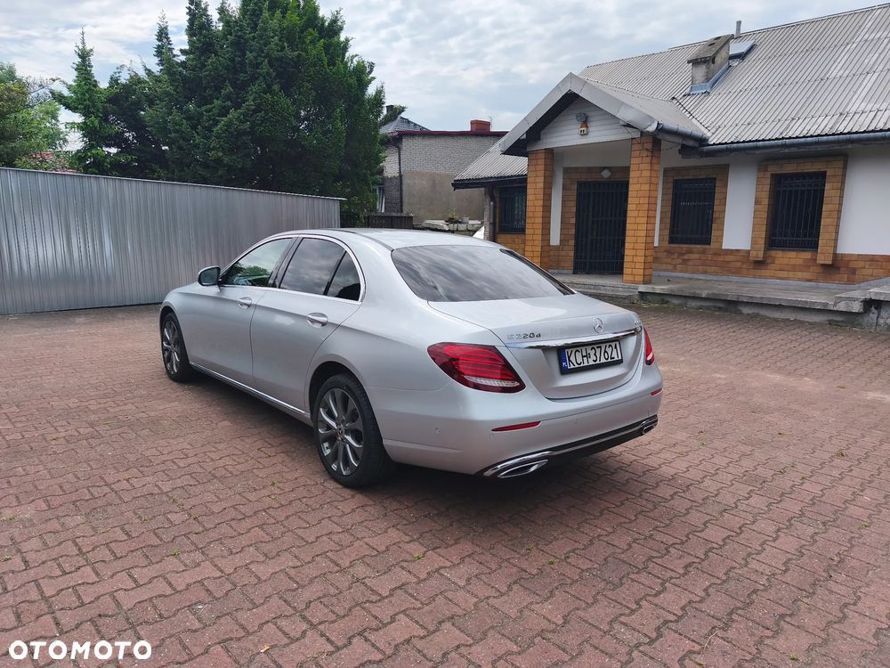 Mercedes-Benz Klasa E 220 d 4-Matic 9G-TRONIC - 3