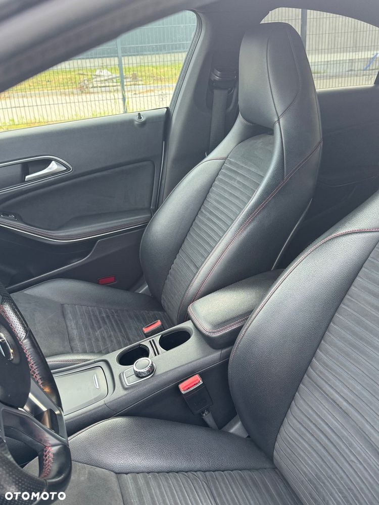 Mercedes-Benz CLA 200 7G-DCT AMG Line - 22