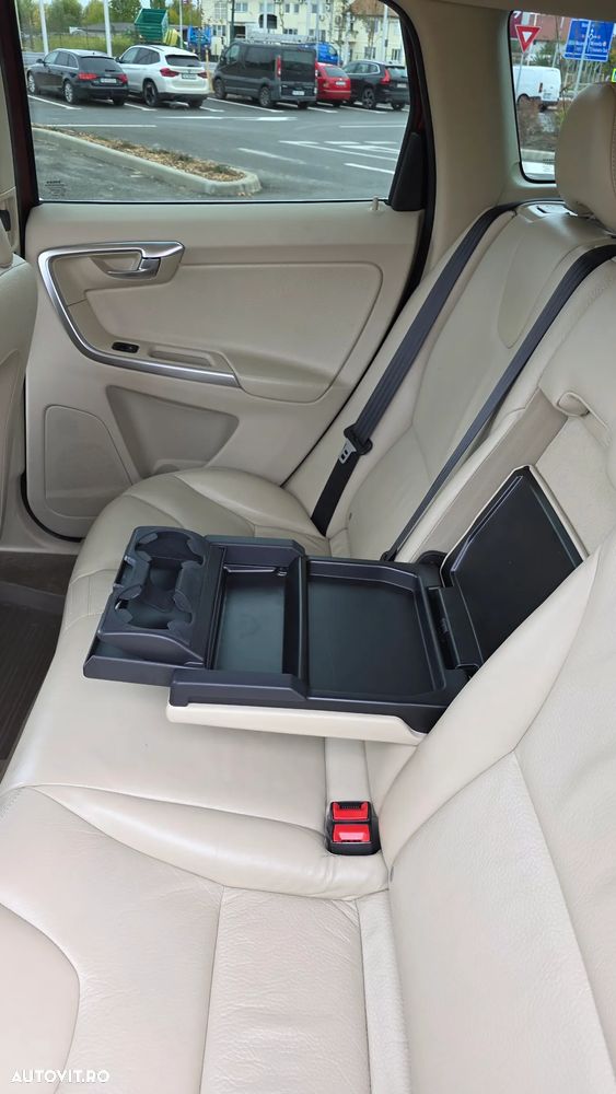 Volvo XC 60 D5 AWD Aut. Summum - 32