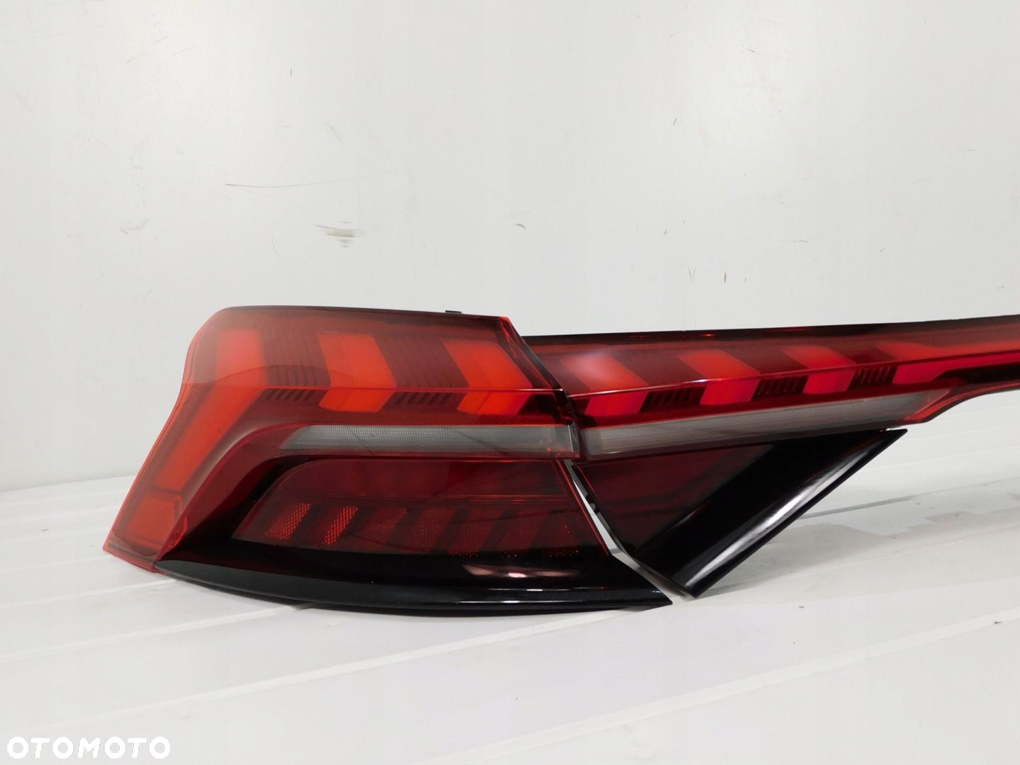AUDI E TRON GT RS 4J3 LAMPY TYŁ PRAWA LEWA BLENDA - 7