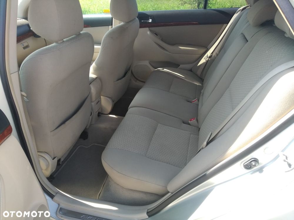 Toyota Avensis - 7