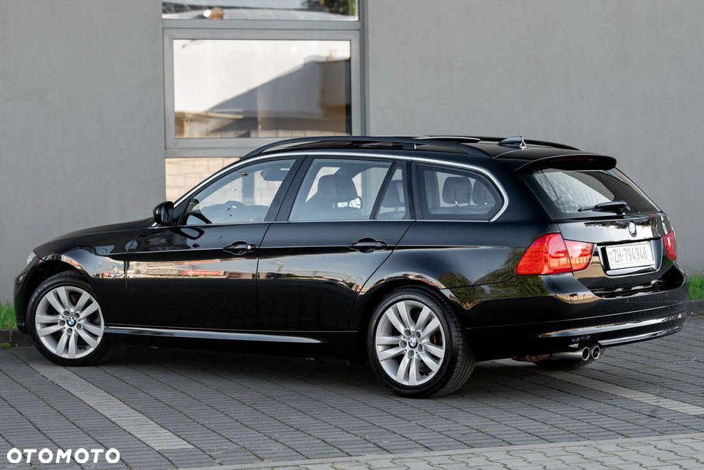 BMW Seria 3 325i xDrive Touring - 14
