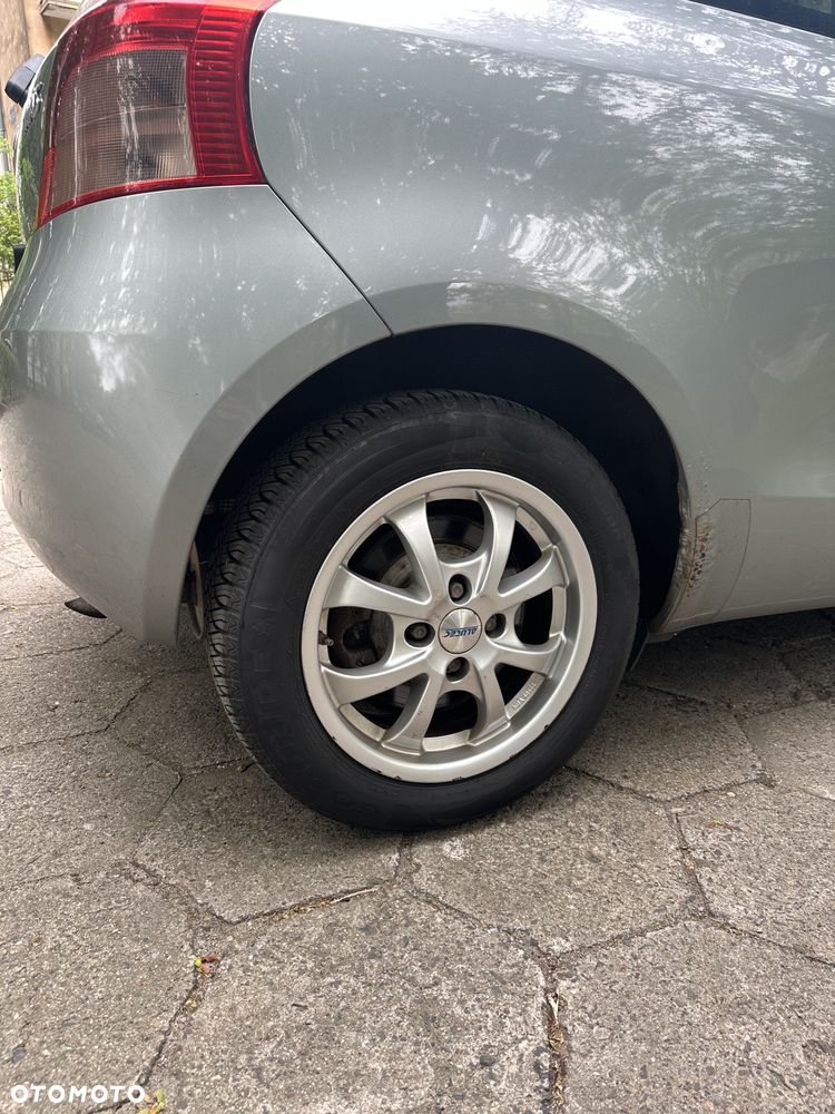 Toyota Yaris 1.3 Sol - 12