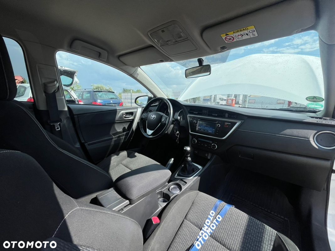 Toyota Auris 1.6 Premium + - 19