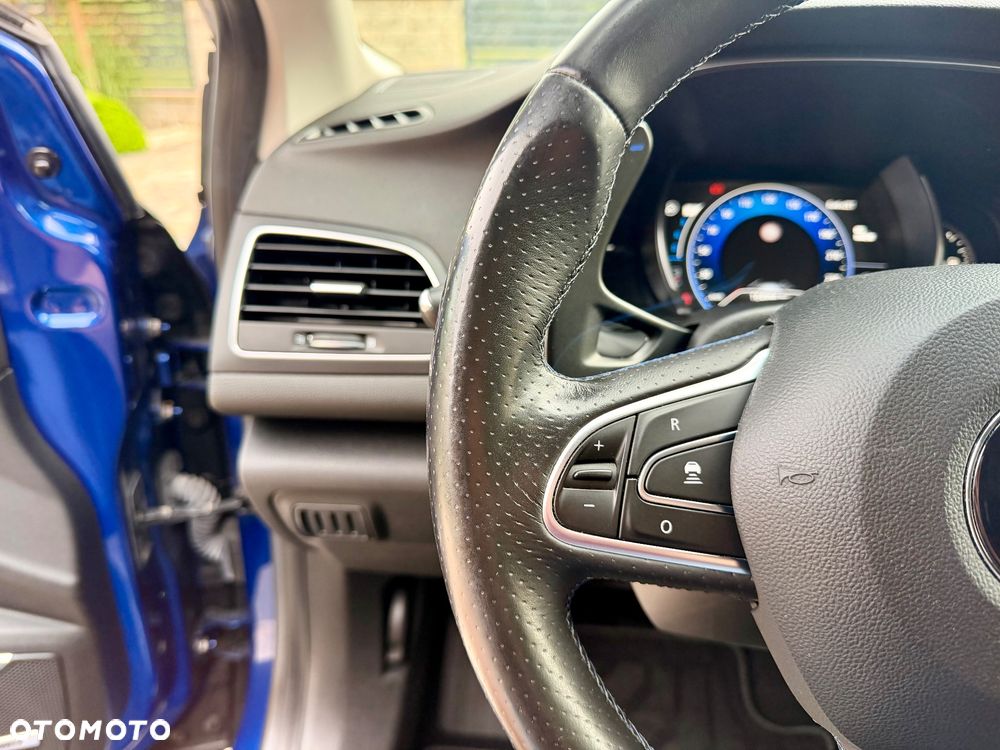 Renault Megane ENERGY TCe 205 EDC GT - 19