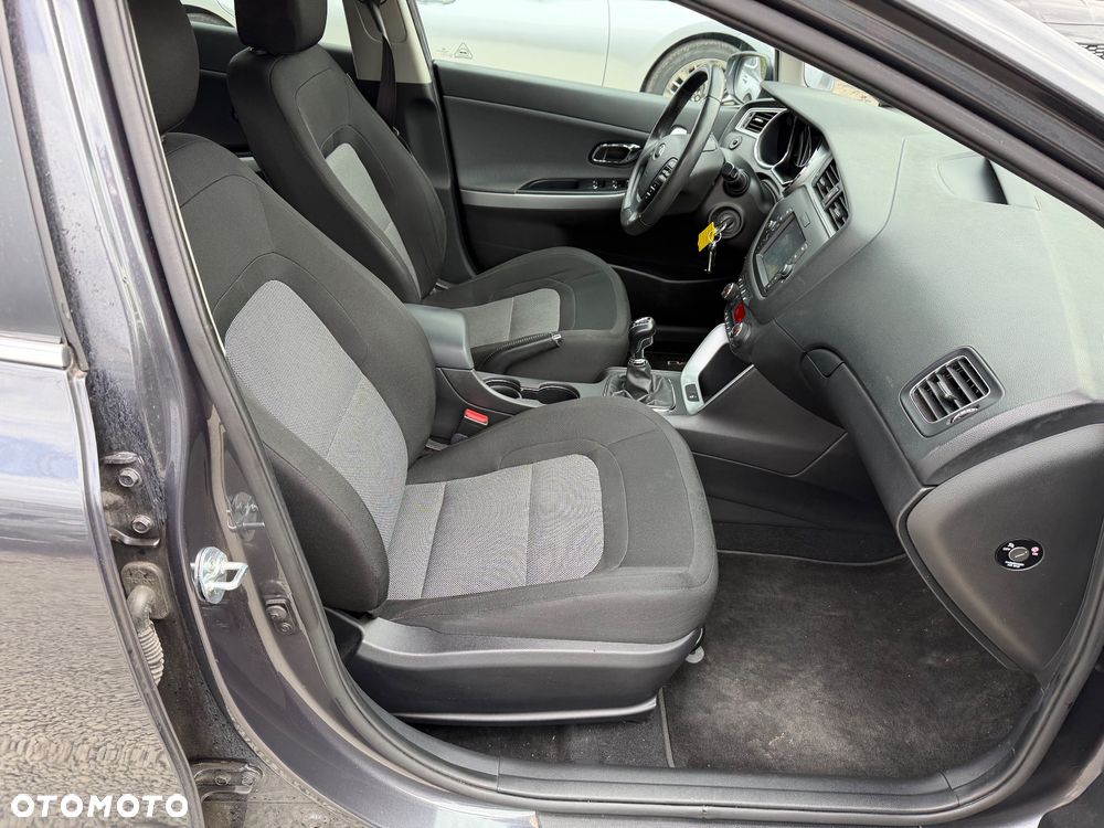 Kia Ceed 1.6 CRDi 136 ISG Dream-Team Edition - 31