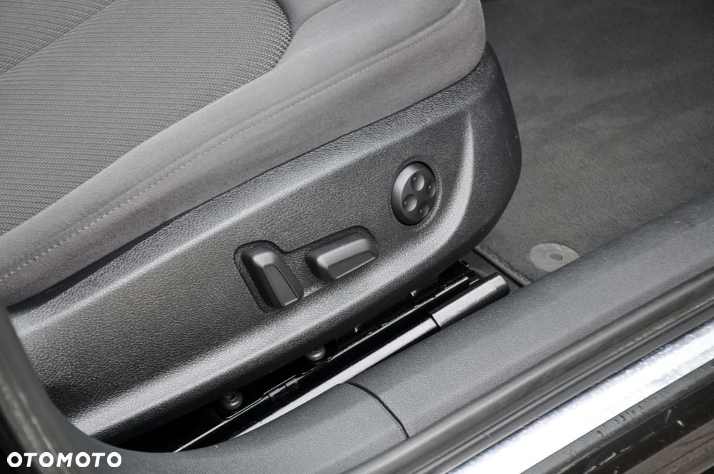 Audi A6 Avant 2.0 TDI Ultra DPF S tronic - 19