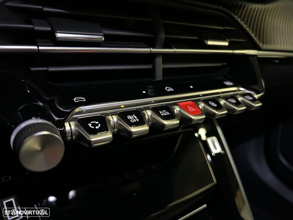 Peugeot 2008 1.2 Hybrid Allure e-DCS6 - 32