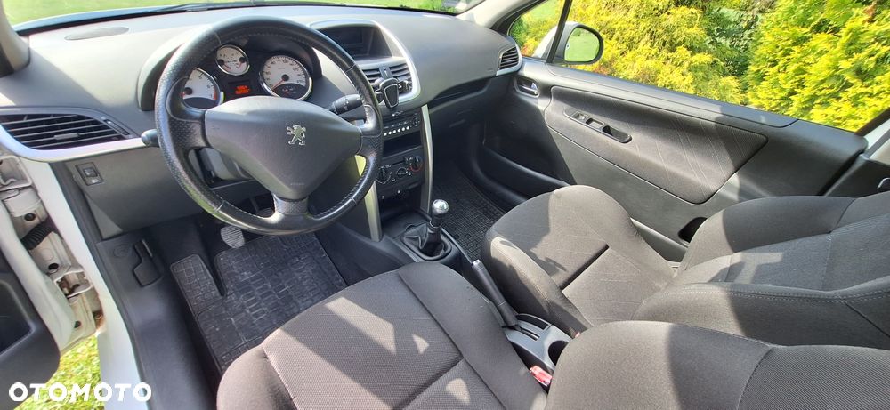 Peugeot 207 1.4 16V Trendy - 7