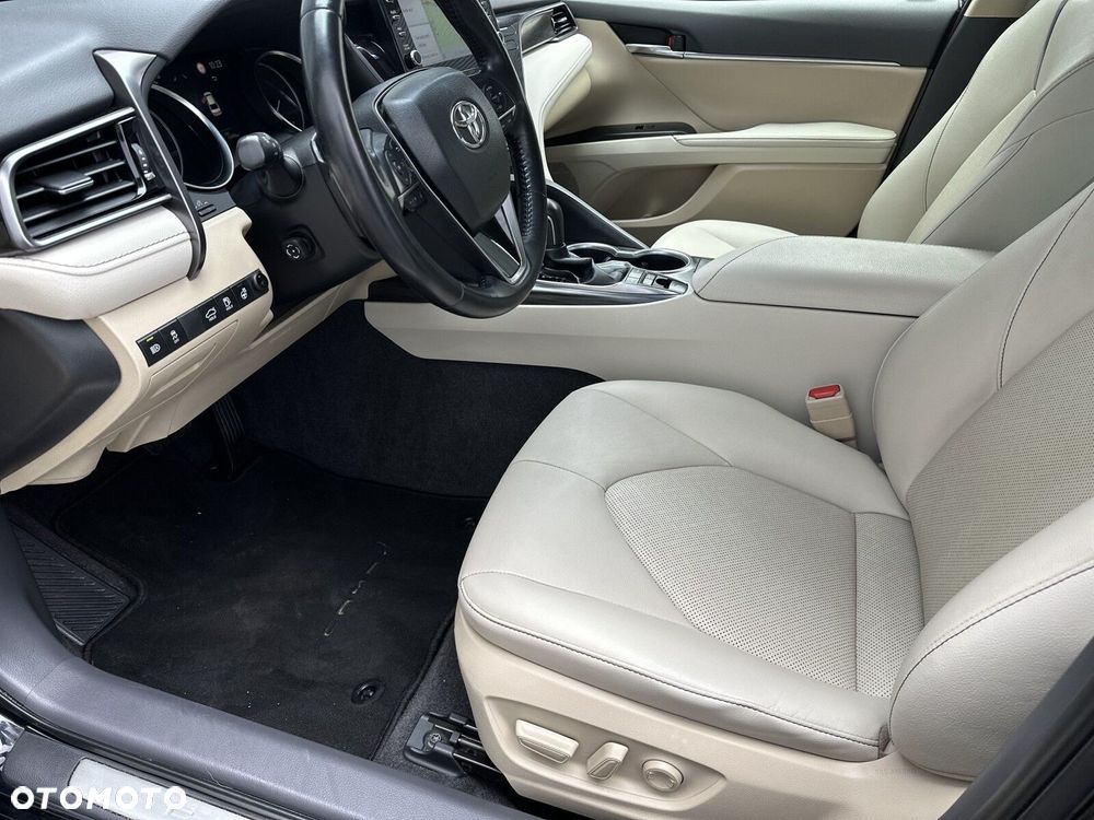 Toyota Camry - 11