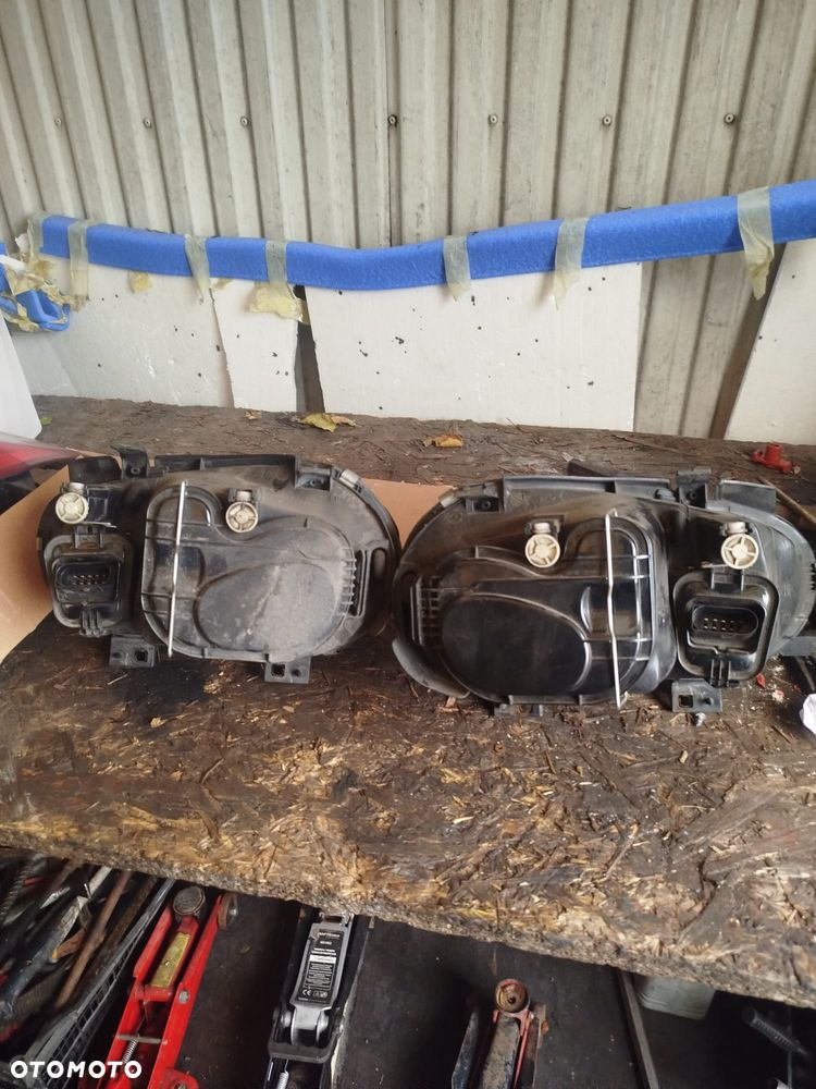 Volkswagen Golf 4 lampy przód komplet. - 2