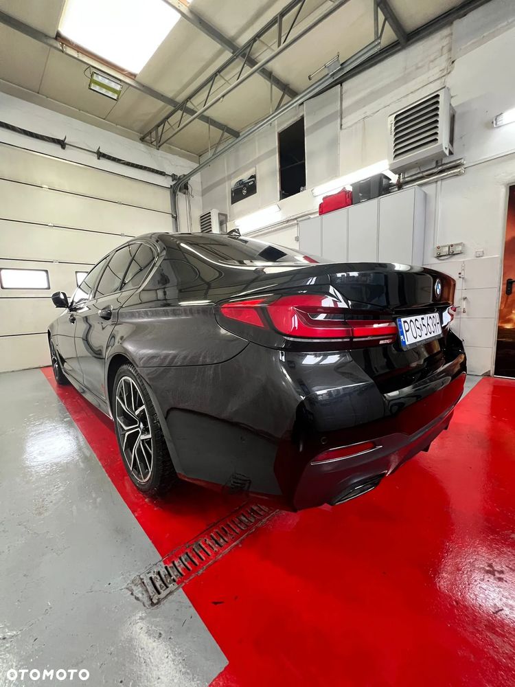 BMW Seria 5 520d xDrive - 14