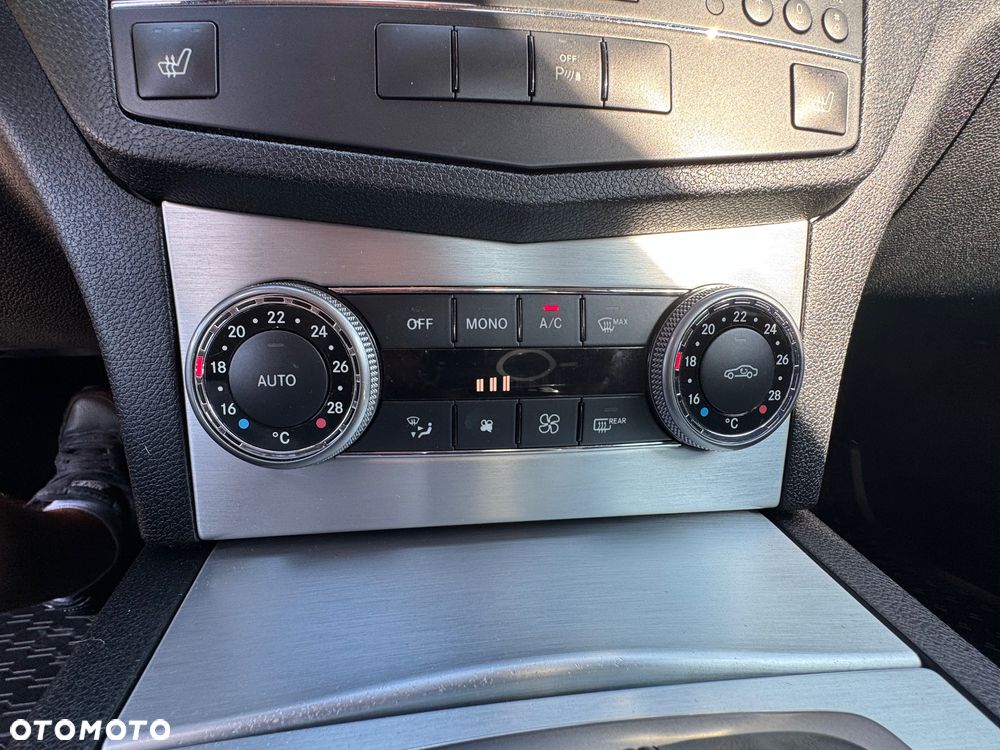 Mercedes-Benz Klasa C 200 T 7G-TRONIC Avantgarde Edition - 37