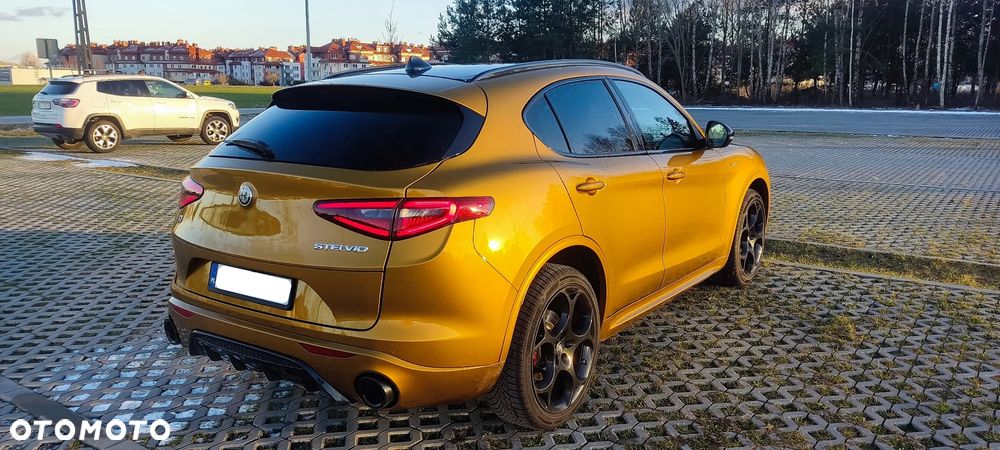 Alfa Romeo Stelvio 2.0 Turbo 16V AT8-Q4 Veloce Ti - 4
