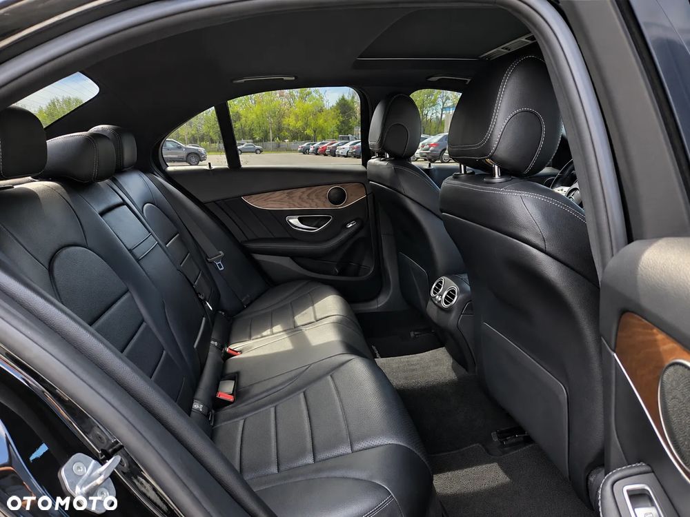 Mercedes-Benz Klasa C 300 9G-TRONIC - 12