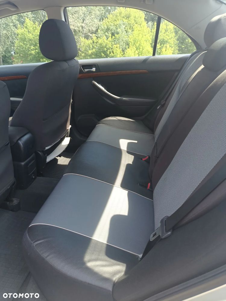 Toyota Avensis 2.0 VVT-i Prestige - 3