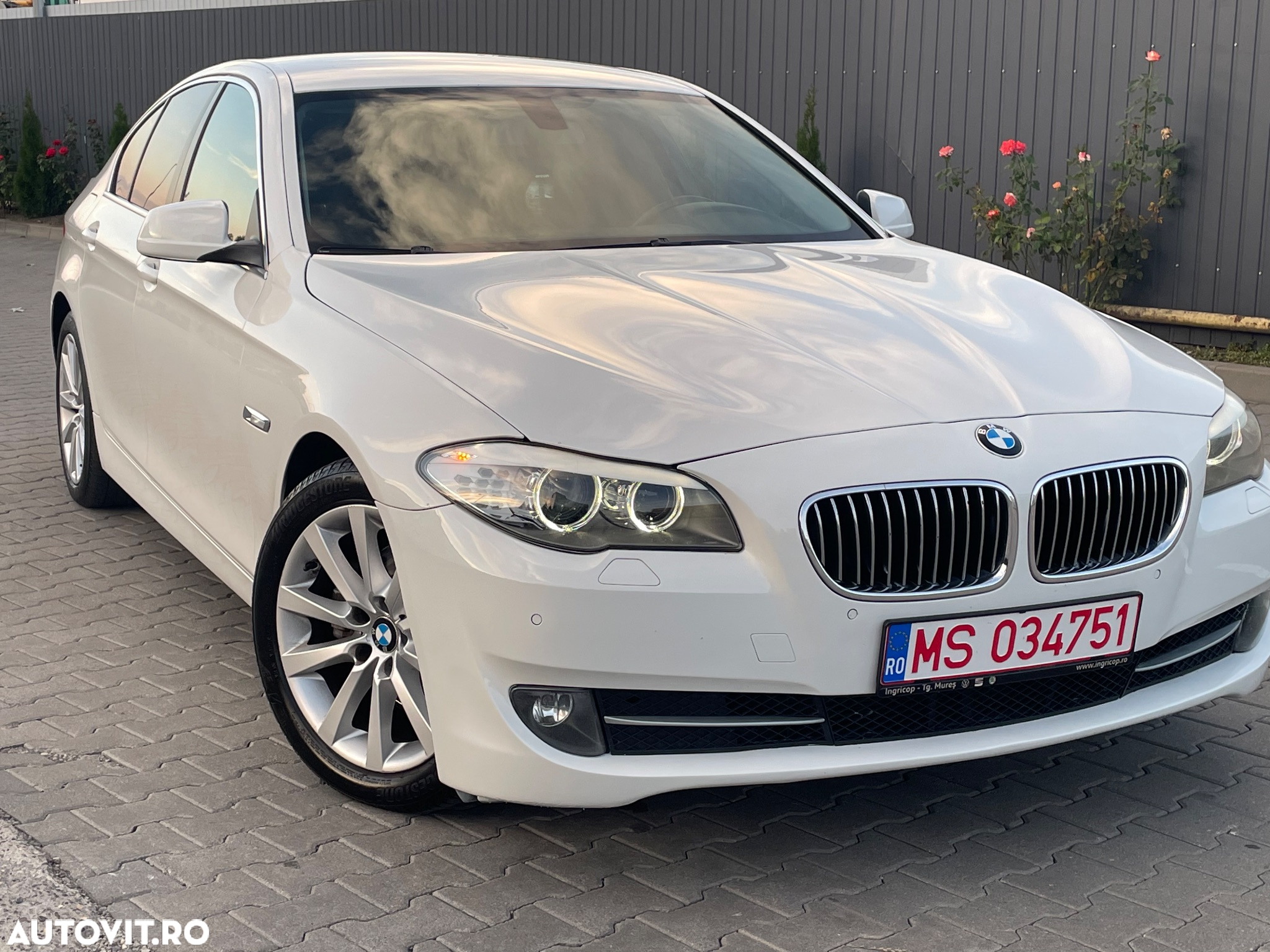 BMW Seria 5 520d - 32