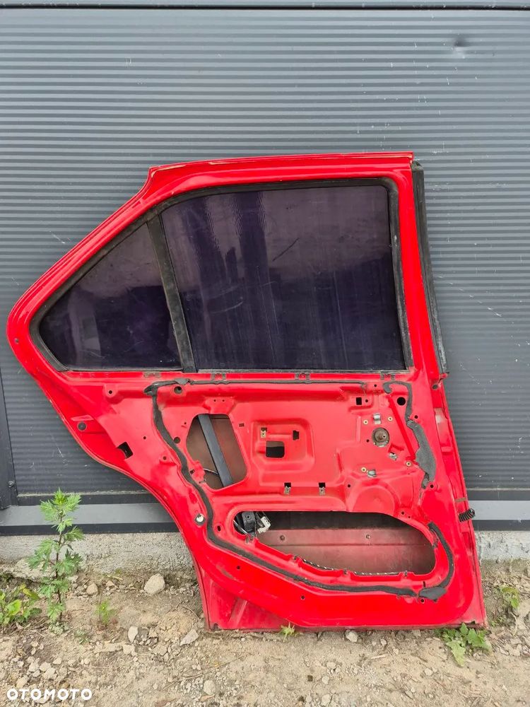 DRZWI PRZEDNIE TYLNE PRAWE CZERWONE BMW E36 - 13