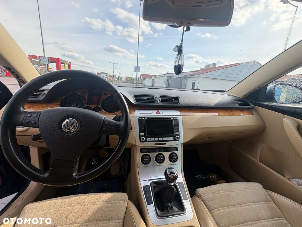 Volkswagen Passat - 8