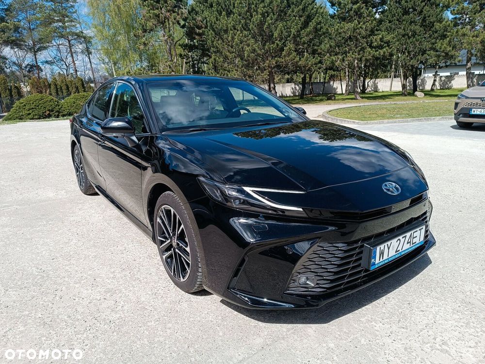 Toyota Camry - 4