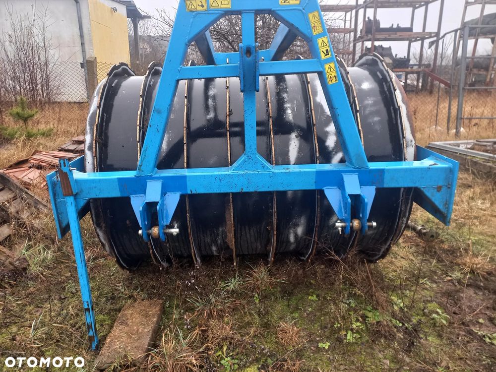 Wał pryzmowy 6 T  do sianokiszonki  , kukurydzy oraz do gniecenie torfowisk - 4