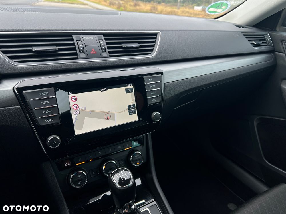 Skoda Superb 2.0 TDI Sportline - 29