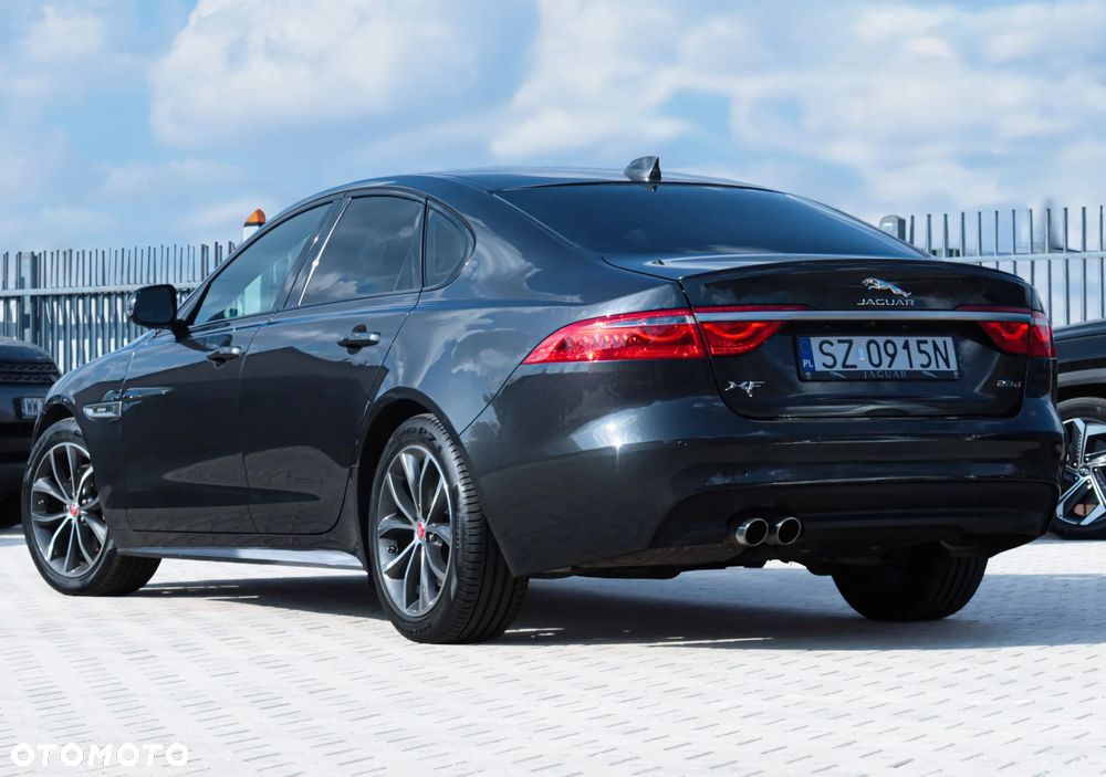 Jaguar XF 20d R-Sport - 31