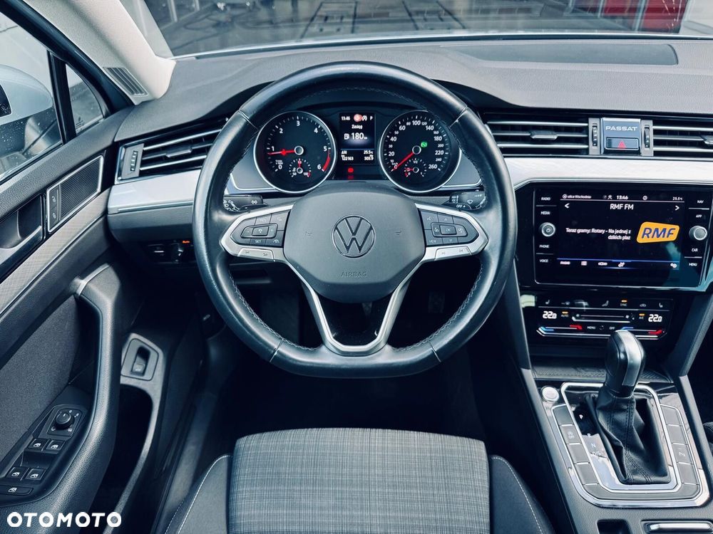 Volkswagen Passat - 20