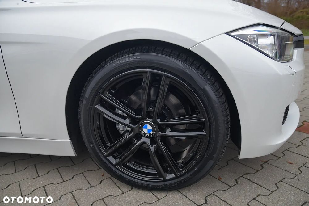 BMW Seria 3 318d - 27