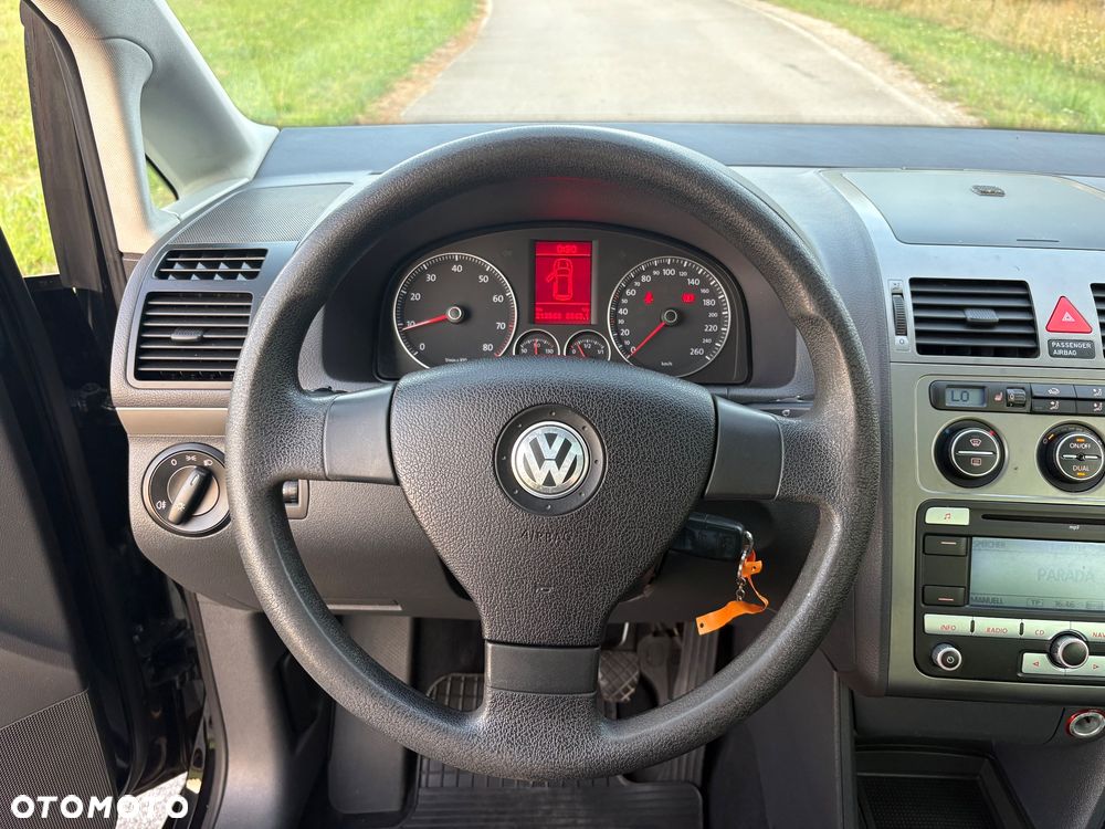 Volkswagen Touran - 33
