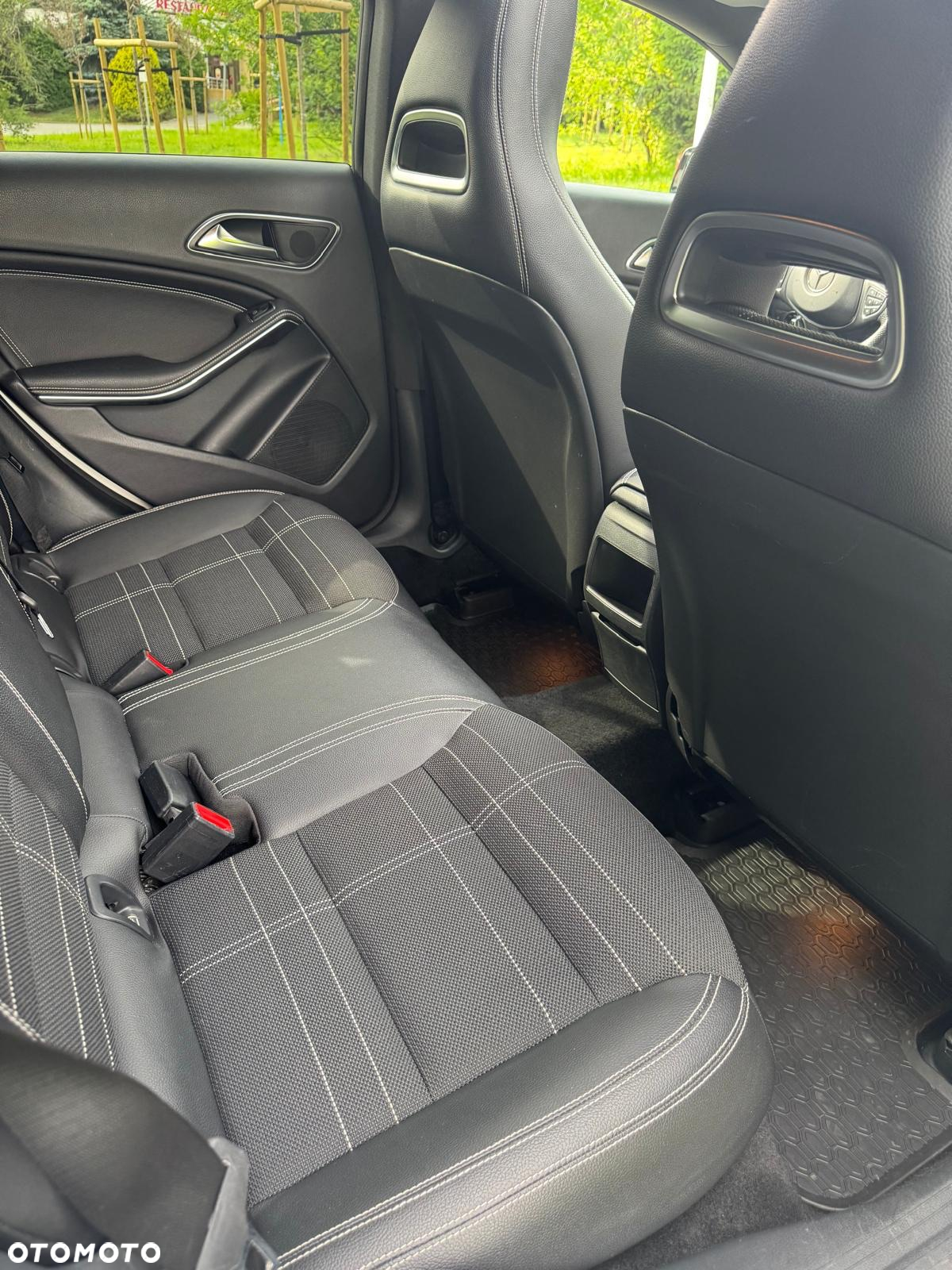 Mercedes-Benz CLA Shooting Brake 220 d 4Matic 7G-DCT - 25