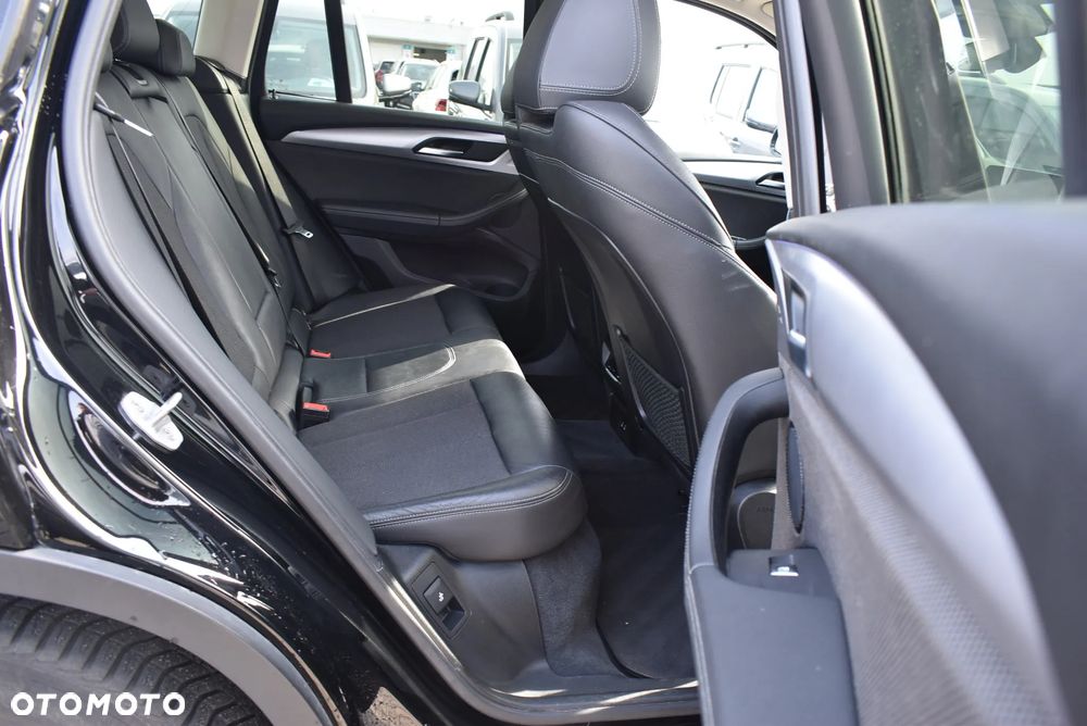 BMW X3 xDrive20i GPF Advantage - 16