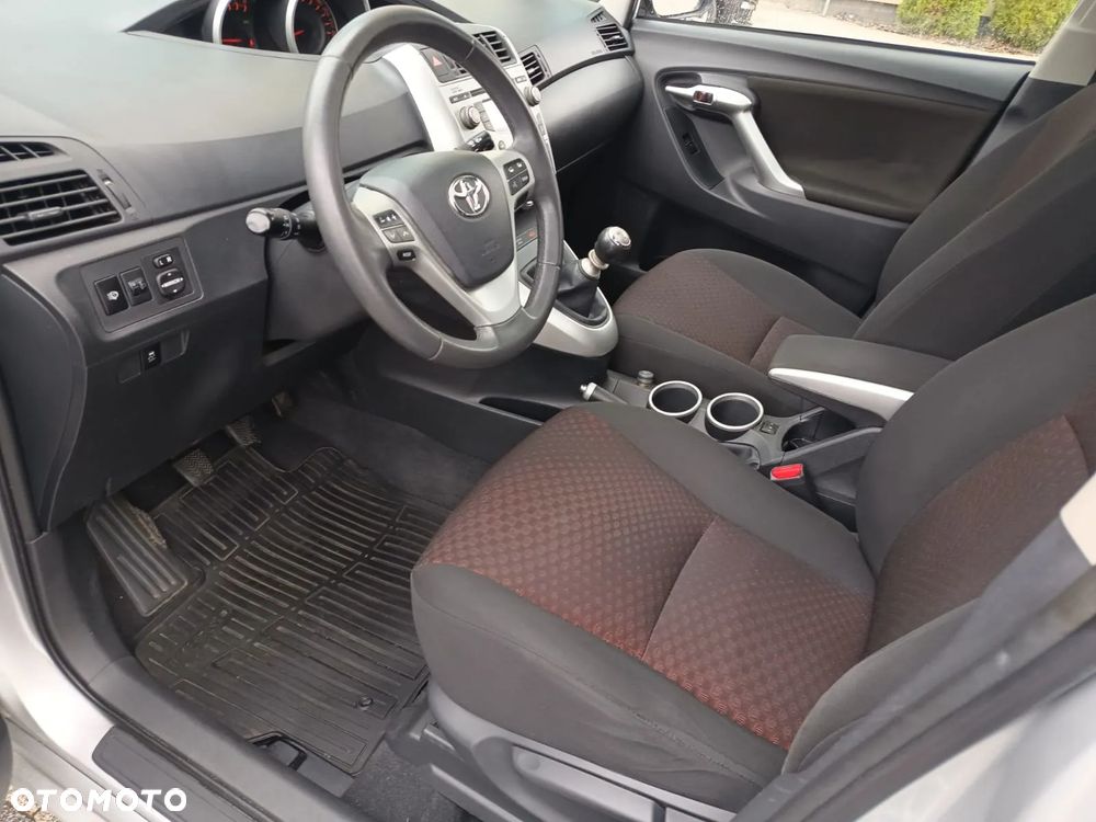 Toyota Verso 1.8 Premium 7os - 17