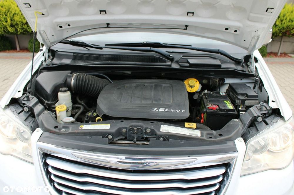 Chrysler Town & Country - 27